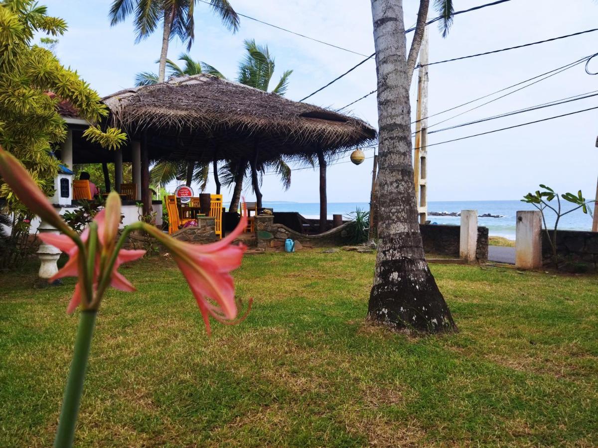 Sunchaser Beach Hotel Tangalle Exterior photo